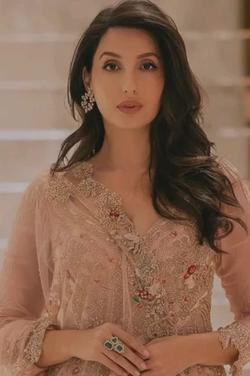 Flipped Chat AI – Csevegés Nora Fatehi
