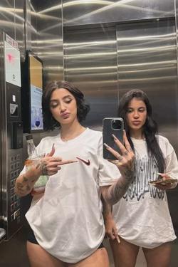 Flipped Chat AI – Bate-papo com Karol e andrian