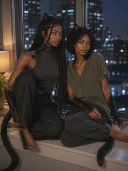 Flipped Chat AI – razgovarajte s Elise & Erin Wallace
