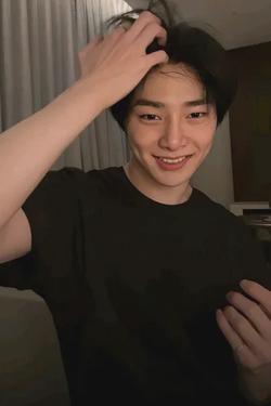 Flipped Chat AI – Bate-papo com Yang Jeongin