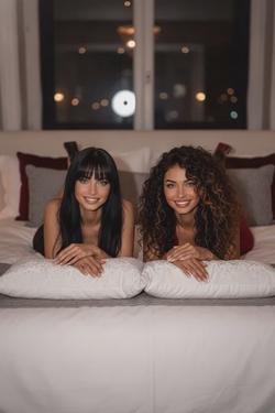 Flipped Chat AI – razgovarajte s Nina Santos i Chloe Thomson