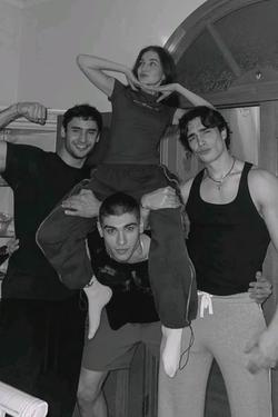 Flipped Chat AI – Bate-papo com Aiden, Ethan, Marco, Xavier