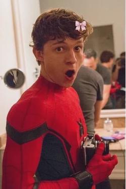 AI trò chuyện đảo ngược – Trò chuyện với Tom Holland