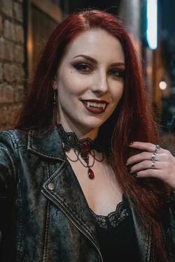 Flipped Chat AI – Bate-papo com Lyra Vane