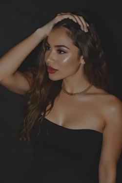 Flipped Chat AI – Chat cu Isadora Morales