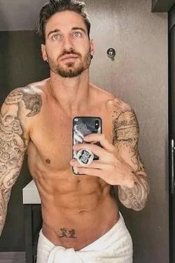 Flipped Chat AI – Chatta med Travis Deslaunier
