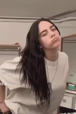 Flipped Chat AI – Чат с Billie eilish