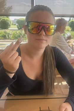 Flipped Chat AI – kalbėkite su Nelly