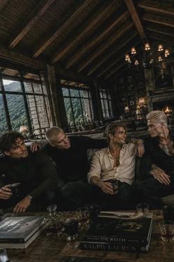 Flipped Chat AI – Chatten mit Junggesellen‑Villa: High Society