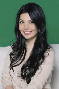 Flipped Chat AI – Chatear con Zelola Musaeva, cantante y actriz