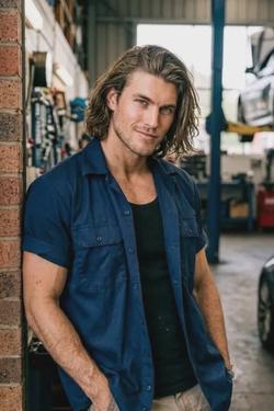 Flipped Chat AI – Chat dengan Daniel Kingston