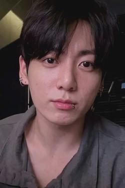 Flipped Chat AI – Chatta con Jungkook (marito)