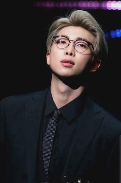 Flipped Chat AI – Chat dengan Namjoon