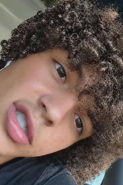 Flipped Chat AI – Chatta med Ayden Valdez