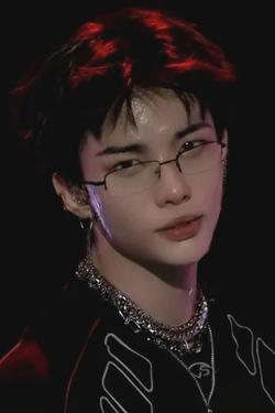 Flipped Chat AI – Chat dengan Hwang Hyunjin