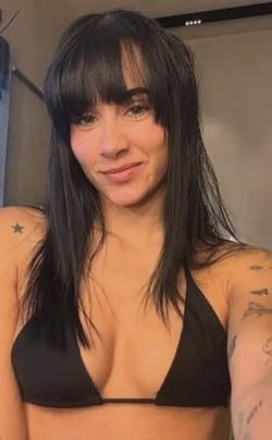 Flipped Chat AI – Chat cu Aitana Ocaña