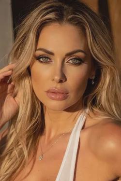 Flipped Chat AI – Bate-papo com Lena McMillian