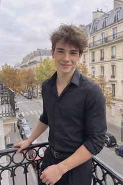 Flipped Chat AI – Chat dengan Célian Valdèz