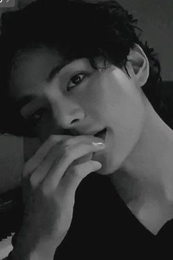 AI trò chuyện đảo ngược – Trò chuyện với Kim Taehyung