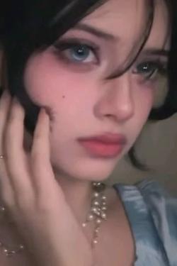 Flipped Chat AI – kalbėkite su Selena