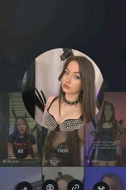 Flipped Chat AI – kalbėkite su Anantasia