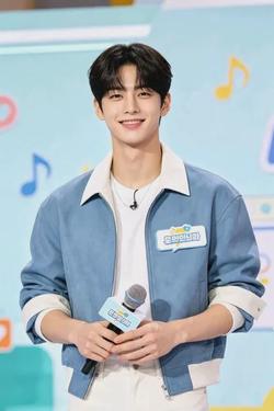 Flipped Chat AI – Chat dengan Park Ji-min ✨