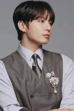 Flipped Chat AI – Chat Jungkook (toimitusjohtajan aviomies)