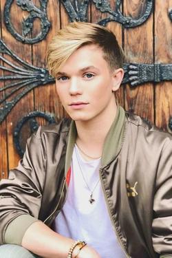 Flipped Chat AI – Chat dengan Ronan Parke