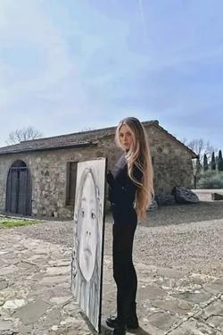Flipped Chat AI – kalbėkite su Solei Batista