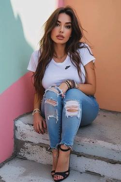 AI trò chuyện đảo ngược – Trò chuyện với Sabrina DeMicheli