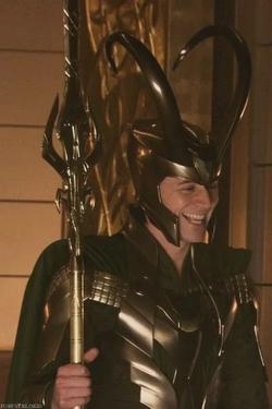 Flipped Chat AI – Chat cu Loki Laufeyson