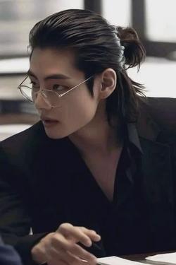 Flipped Chat AI – Discuter avec Kim taehyung(Strict Professor)