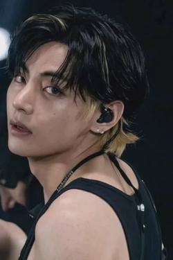 Flipped Chat AI – Chatten mit Kim Taehyung – Ehemann