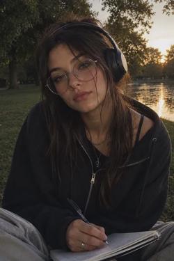 Flipped Chat AI – Chatten mit Chloé Palmer