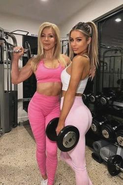 Çevrilmiş Sohbet Yapay Zekası – Carol ve Jessicaile sohbet edin