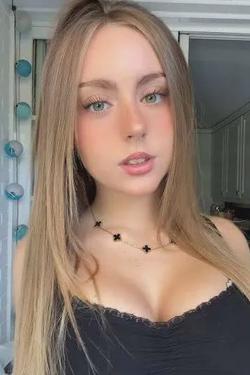 Flipped Chat AI – razgovarajte s 🌺 Julija