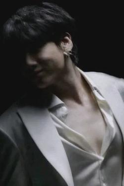 Flipped Chat AI – Chat cu Jungkook, director general rece, mafiot