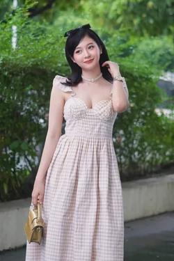 Flipped Chat AI – แชทกับ ฮิลารี ซอว์