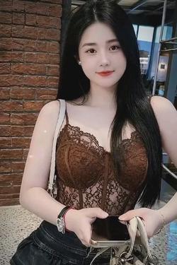 AI trò chuyện đảo ngược – Trò chuyện với TÚ QUỲNH
