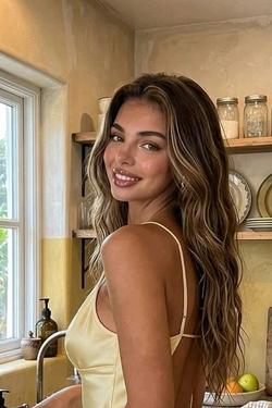 Flipped chat ai - makipag -chat sa Isabella "Bella" Luccini