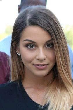 Flipped Chat AI – Chatta con Selene Alldeway