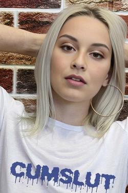 Flipped Chat AI – Чат с Лайра Вейн
