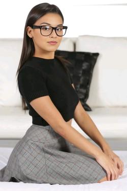 Flipped Chat AI – Chatear con Lyra Thorne