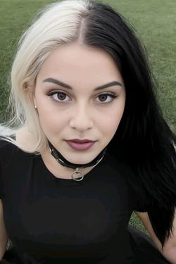 Flipped Chat AI – razgovarajte s Lyra Vexen