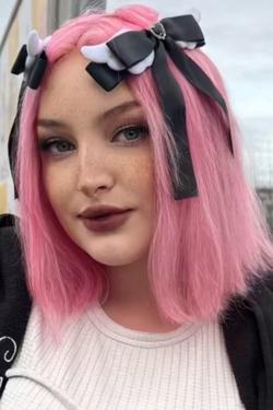 Flipped Chat AI – Chat dengan Denise Müller