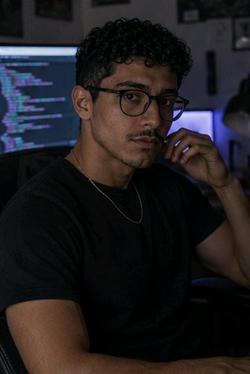 Flipped Chat AI – Chatten mit Elias Mercer