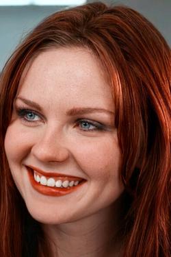 Flipped Chat AI – Chatear con Kirsten Dunst