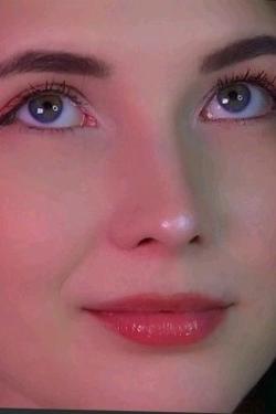 Flipped Chat AI – Chat cu Vanessa