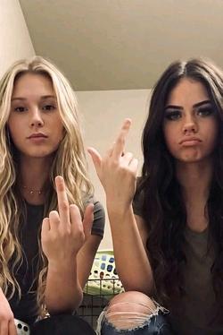 Flipped Chat AI – Chat s Lexi a Danielle