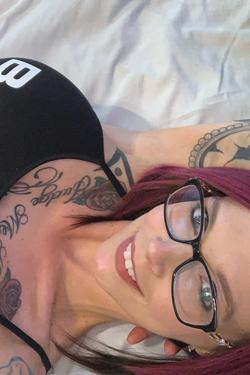 Flipped Chat AI – Chatta con Anna Bell Peaks